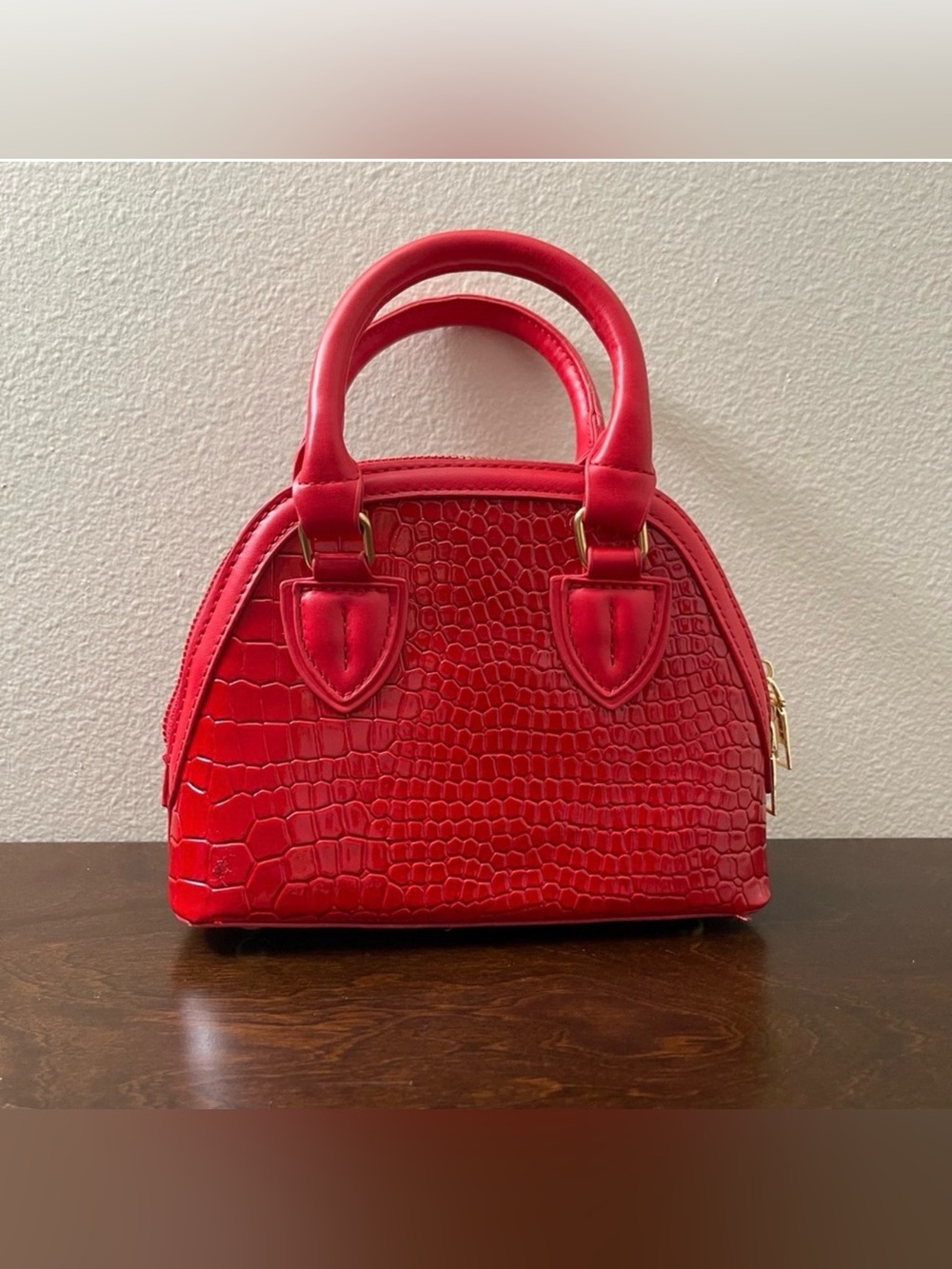 Red faux leather croc embossed crossbody mini bag